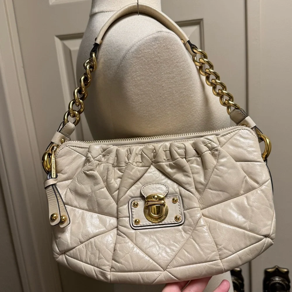 Marc Jacobs Cream Quilted Leather Shoulder Bag with Top Zip Gold Chain Hardware - Picture 3 of 14